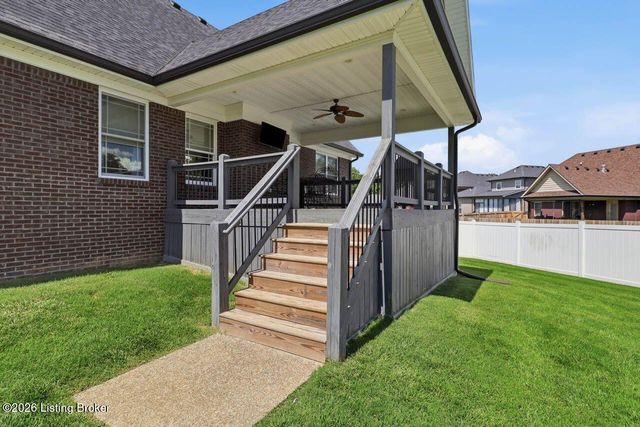 7611 Parkcrest Way, Louisville, KY 40214