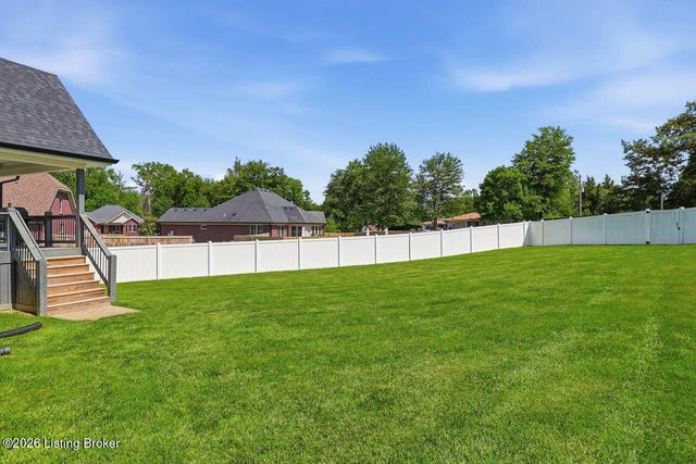 7611 Parkcrest Way, Louisville, KY 40214