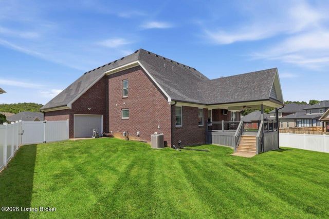 7611 Parkcrest Way, Louisville, KY 40214