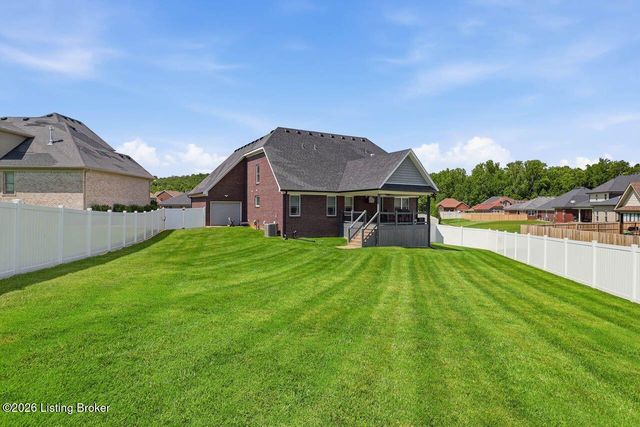7611 Parkcrest Way, Louisville, KY 40214