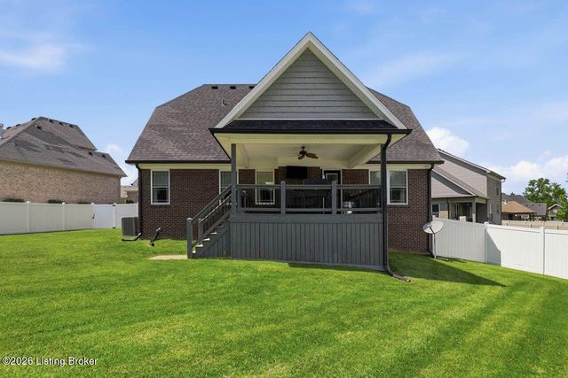 7611 Parkcrest Way, Louisville, KY 40214