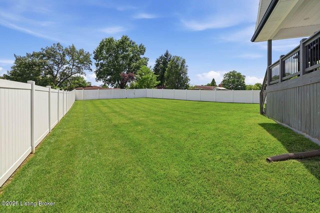 7611 Parkcrest Way, Louisville, KY 40214