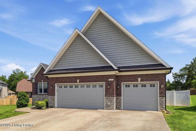 7611 Parkcrest Way, Louisville, KY 40214