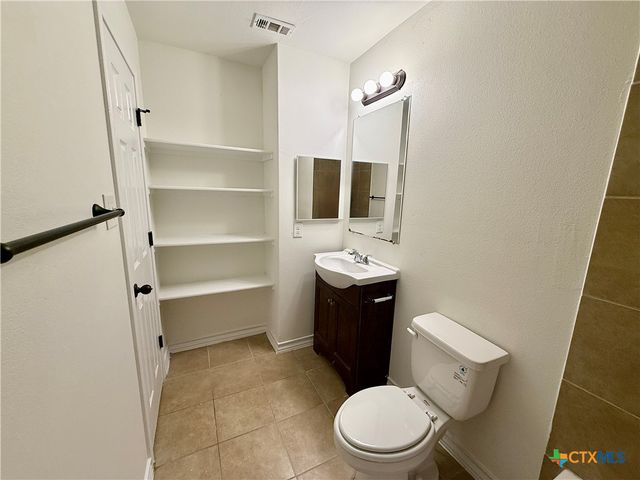 91 Plaza Drive 2, Universal City, TX 78148