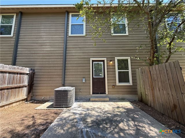 91 Plaza Drive 2, Universal City, TX 78148