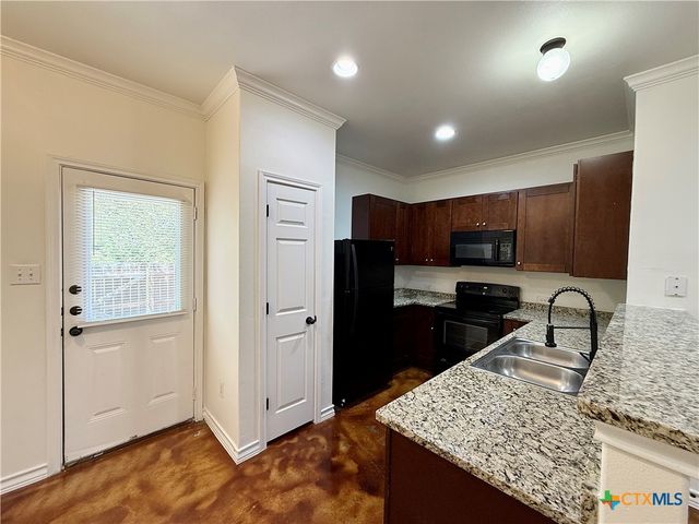 91 Plaza Drive 2, Universal City, TX 78148