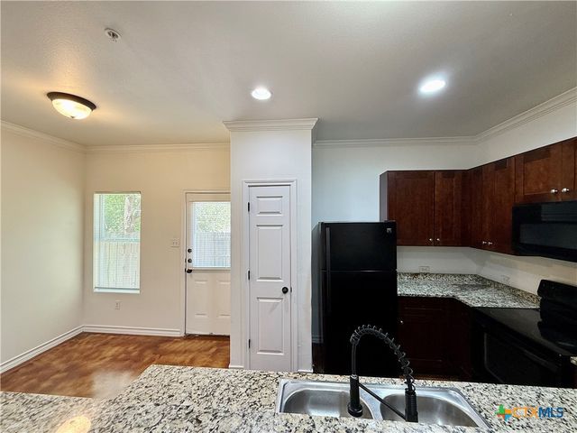 91 Plaza Drive 2, Universal City, TX 78148