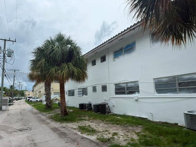 11970 NE 19th Dr, North Miami, FL 33181