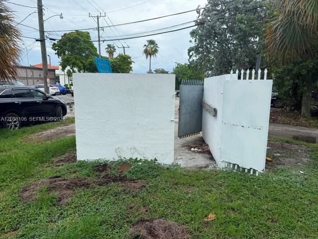 11970 NE 19th Dr, North Miami, FL 33181