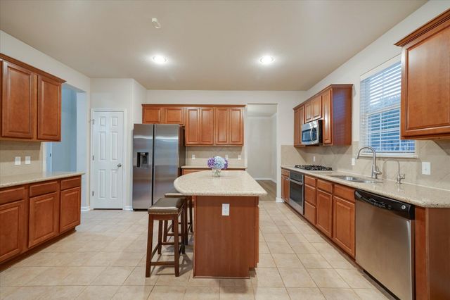 185 Hometown PKWY, Kyle, TX 78640