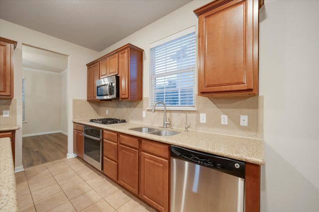 185 Hometown PKWY, Kyle, TX 78640