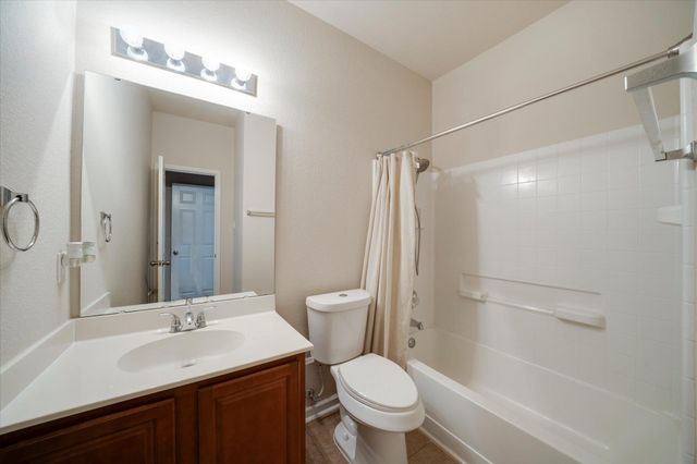 185 Hometown PKWY, Kyle, TX 78640