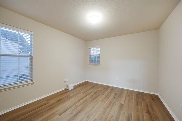 185 Hometown PKWY, Kyle, TX 78640