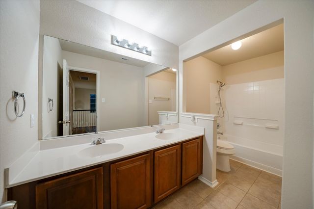 185 Hometown PKWY, Kyle, TX 78640