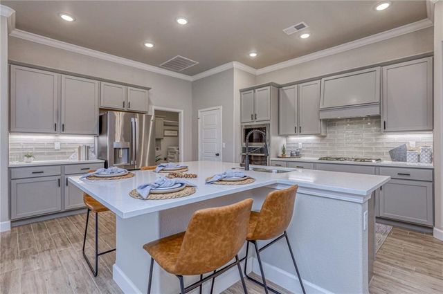 9283 Pickering Street, Lenexa, KS 66227