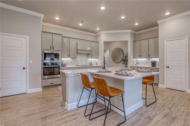 9283 Pickering Street, Lenexa, KS 66227