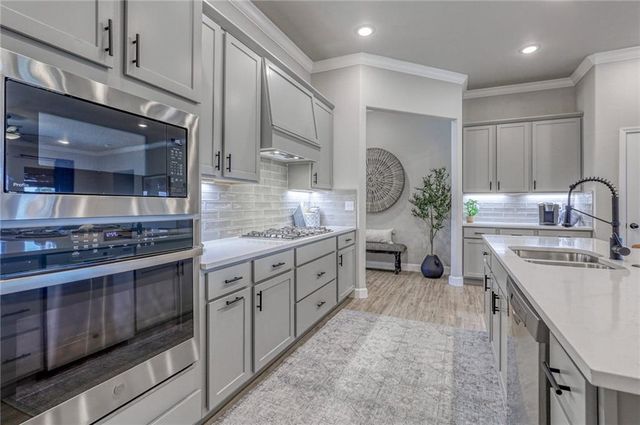9283 Pickering Street, Lenexa, KS 66227