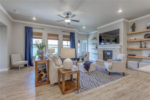 9283 Pickering Street, Lenexa, KS 66227