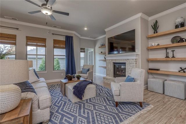 9283 Pickering Street, Lenexa, KS 66227