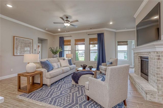 9283 Pickering Street, Lenexa, KS 66227