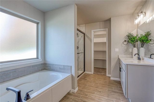 9283 Pickering Street, Lenexa, KS 66227