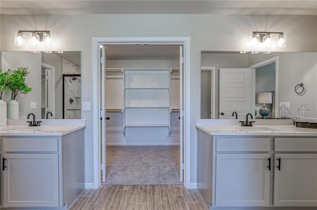 9283 Pickering Street, Lenexa, KS 66227