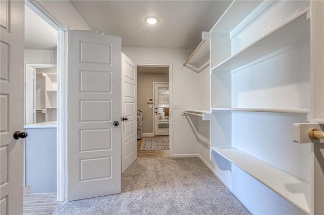 9283 Pickering Street, Lenexa, KS 66227