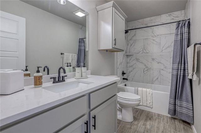 9283 Pickering Street, Lenexa, KS 66227