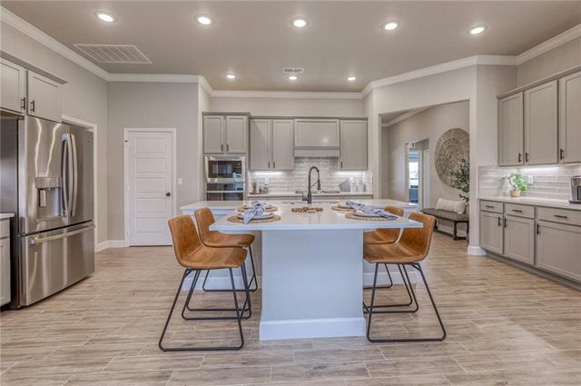 9283 Pickering Street, Lenexa, KS 66227