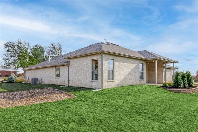9283 Pickering Street, Lenexa, KS 66227