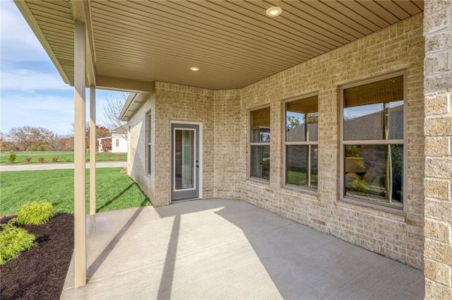 9283 Pickering Street, Lenexa, KS 66227