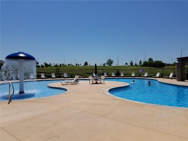 9283 Pickering Street, Lenexa, KS 66227