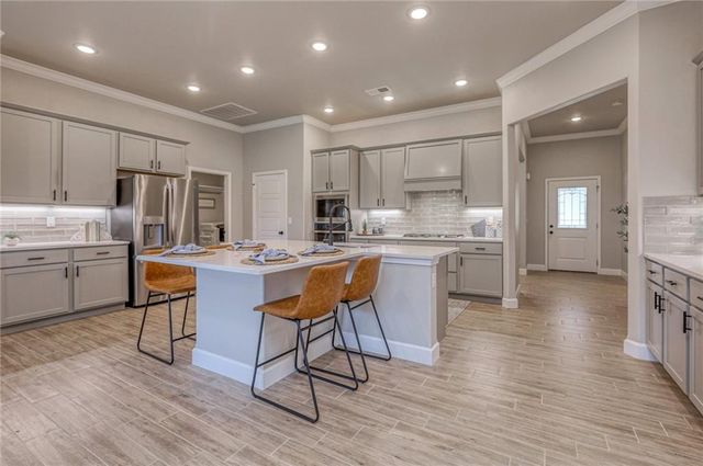 9283 Pickering Street, Lenexa, KS 66227