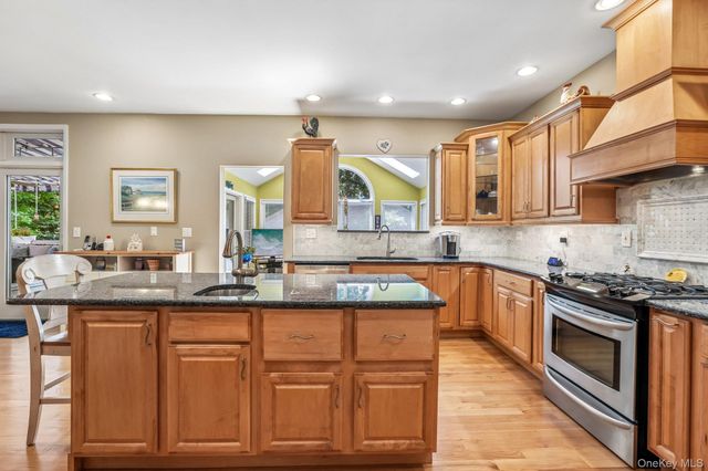 19 Navajo Trail, Sloatsburg, NY 10974