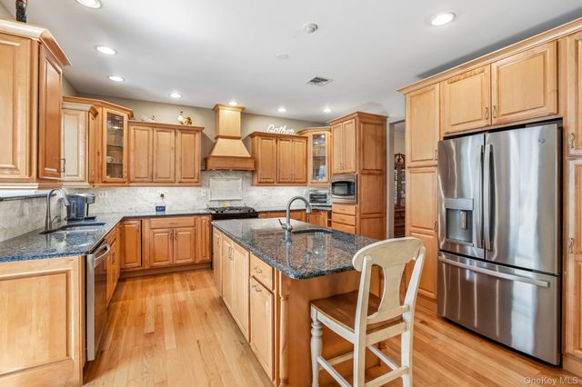 19 Navajo Trail, Sloatsburg, NY 10974