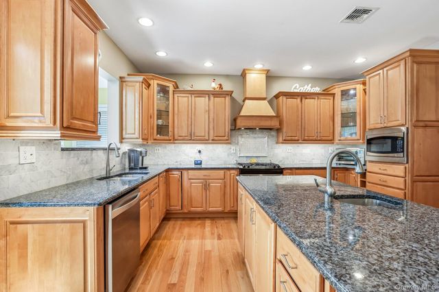 19 Navajo Trail, Sloatsburg, NY 10974