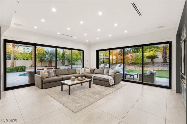 309 Royal Aberdeen Way, Las Vegas, NV 89144