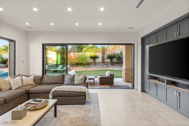 309 Royal Aberdeen Way, Las Vegas, NV 89144