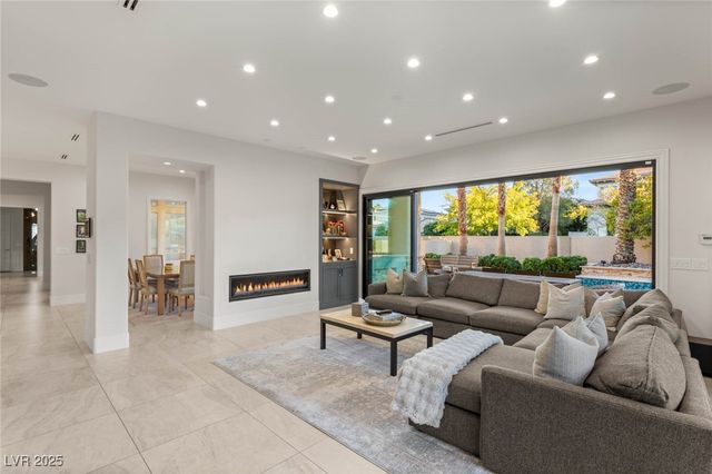 309 Royal Aberdeen Way, Las Vegas, NV 89144