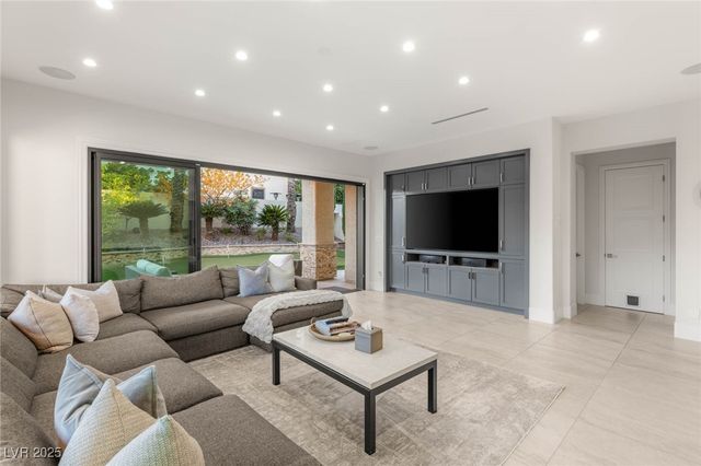 309 Royal Aberdeen Way, Las Vegas, NV 89144