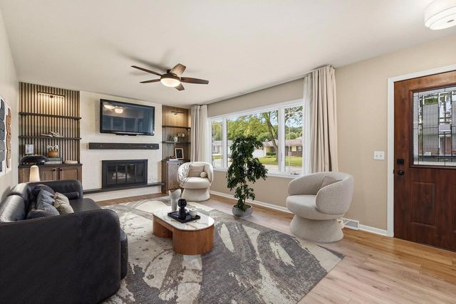 319 Meadowlark Circle, Deerfield, WI 53531