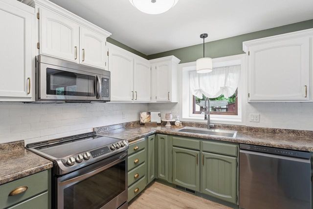 319 Meadowlark Circle, Deerfield, WI 53531