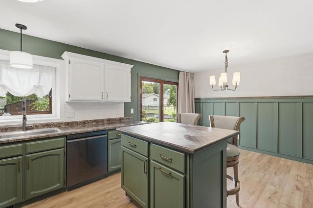 319 Meadowlark Circle, Deerfield, WI 53531