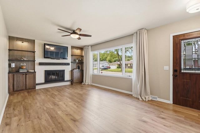 319 Meadowlark Circle, Deerfield, WI 53531