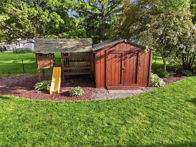 319 Meadowlark Circle, Deerfield, WI 53531