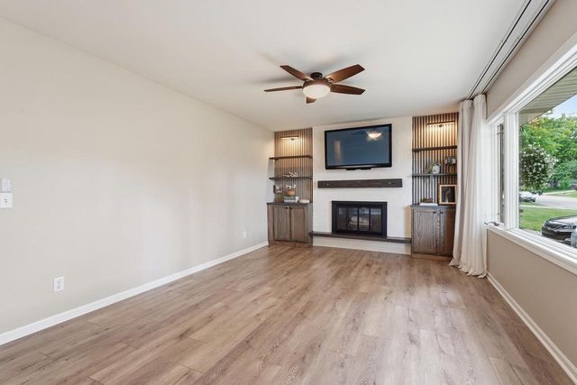 319 Meadowlark Circle, Deerfield, WI 53531