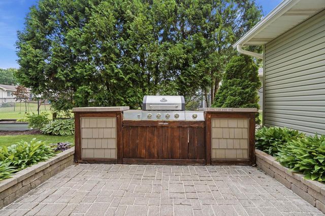 319 Meadowlark Circle, Deerfield, WI 53531