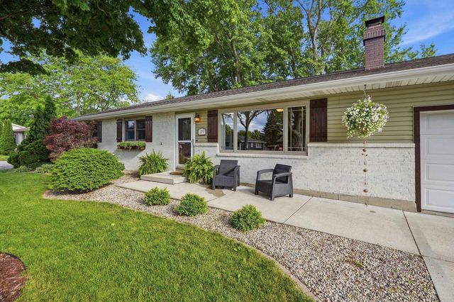 319 Meadowlark Circle, Deerfield, WI 53531