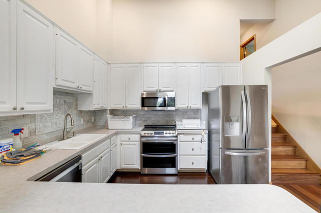 6159 Creek Line Drive, Minnetonka, MN 55345
