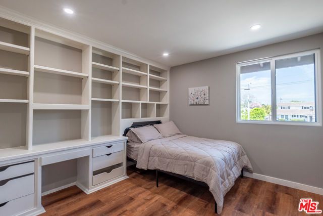 20456 W Strathern Street, Winnetka (los Angeles), CA 91306
